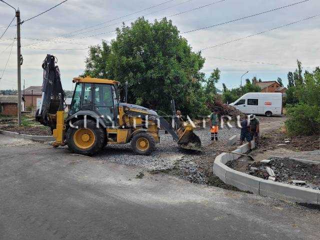 В Шахтах продолжается ремонт основных внутригородских дорог