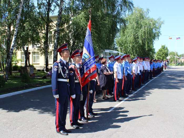 Для выпускников Шахтинского казачьего кадетского корпуса прозвенел последний звонок