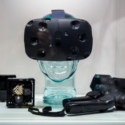 HTC Vive - самая виртуальная реальность от Valve, несовместимая с реальностью. (Steam VR)